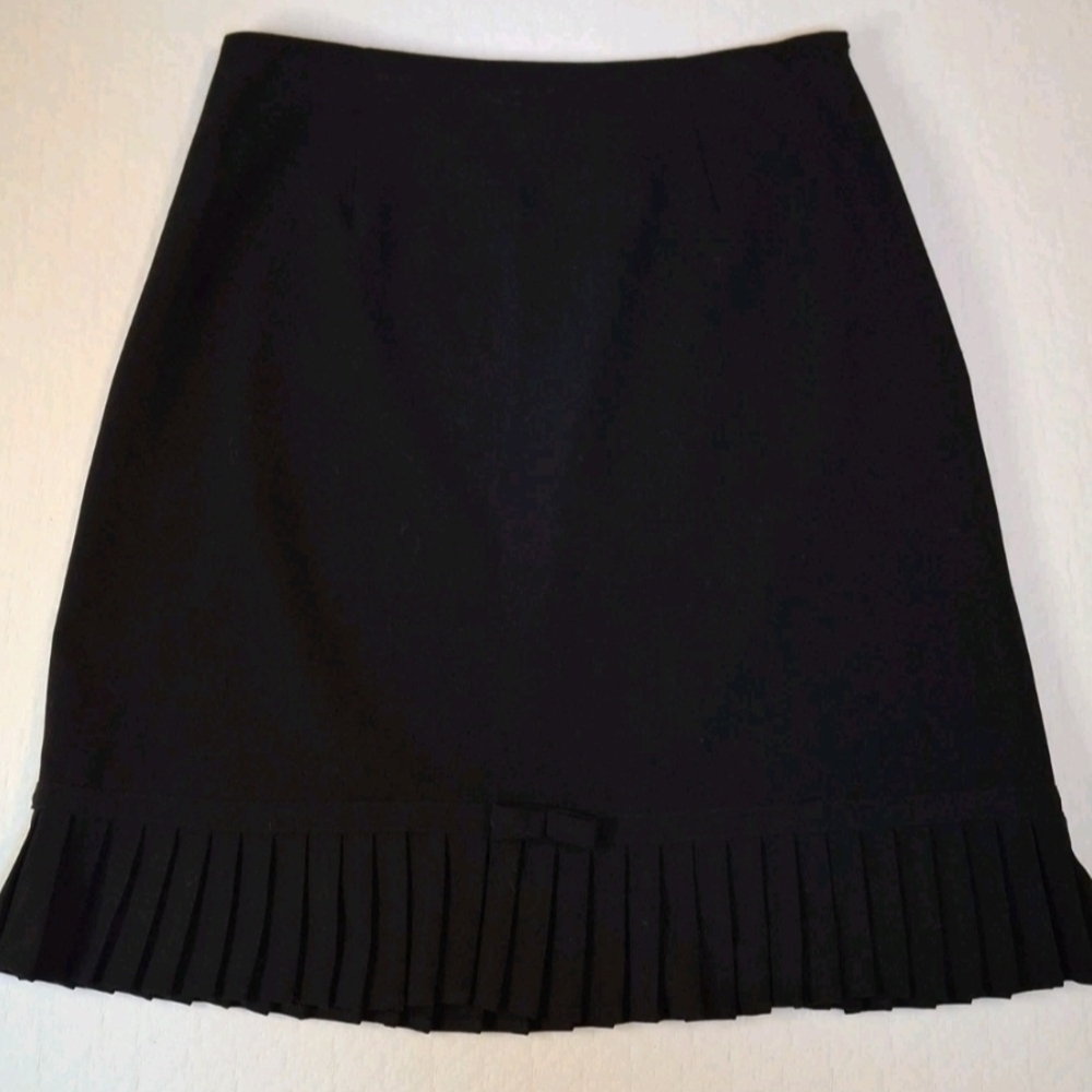 Larry Levine Black Pencil Skirt with Pleats